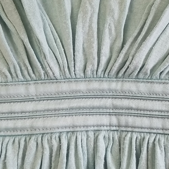 Express Green Sleeveless Blouse - Picture 3 of 4